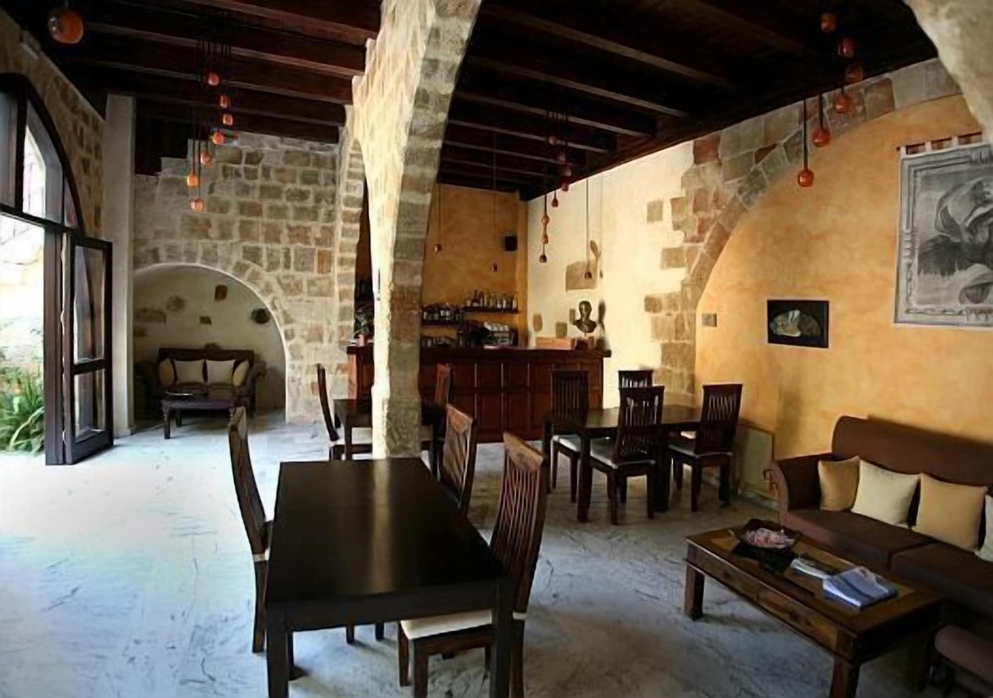 Bar/Salón Spirit Of The Knights Boutique