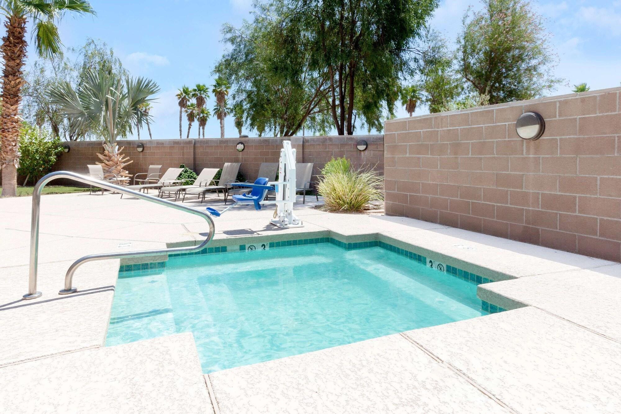 Spa Microtel Inn & Suites by Wyndham Wellton