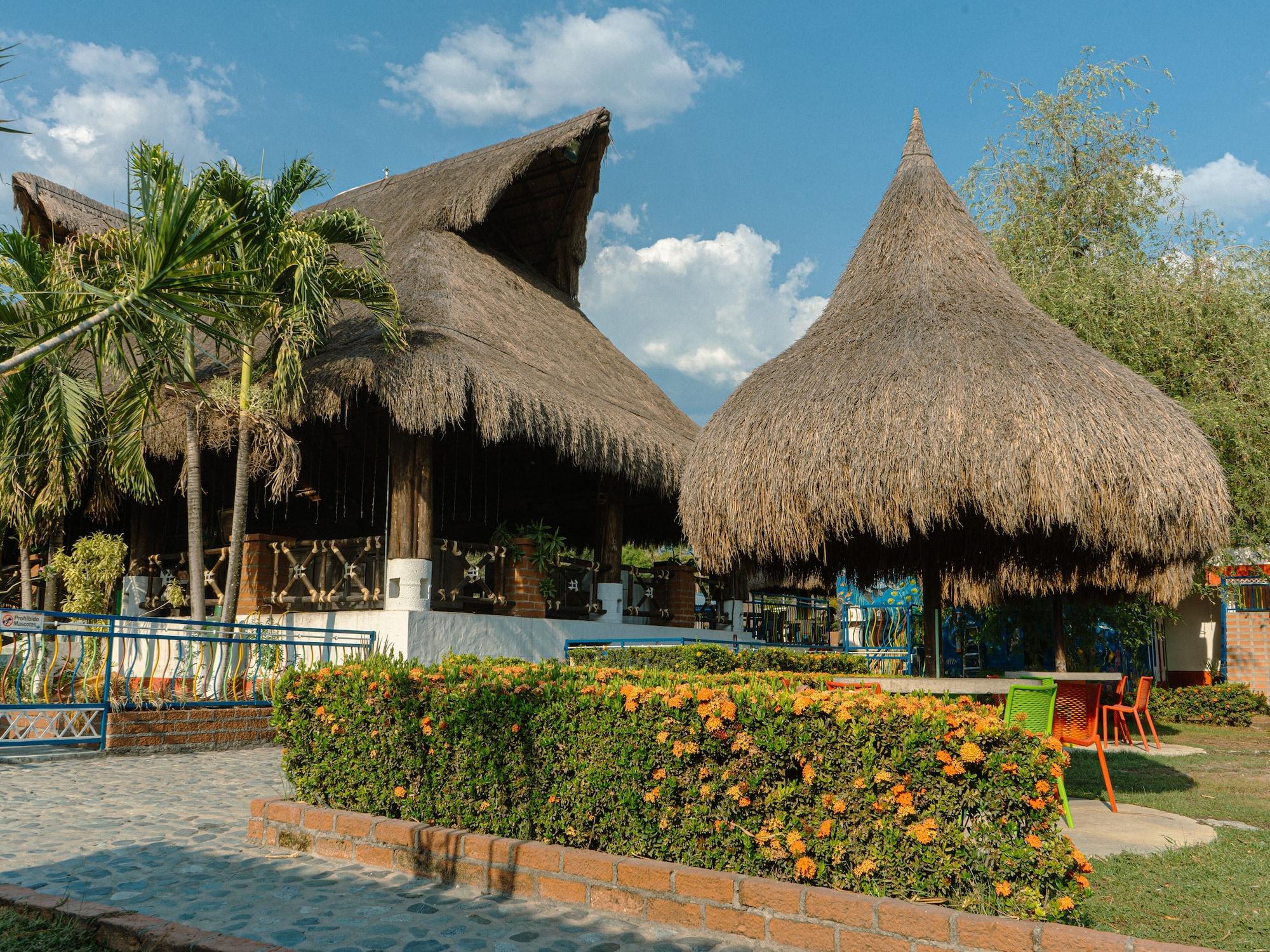 Vista Exterior Hotel Acuarela del Rio