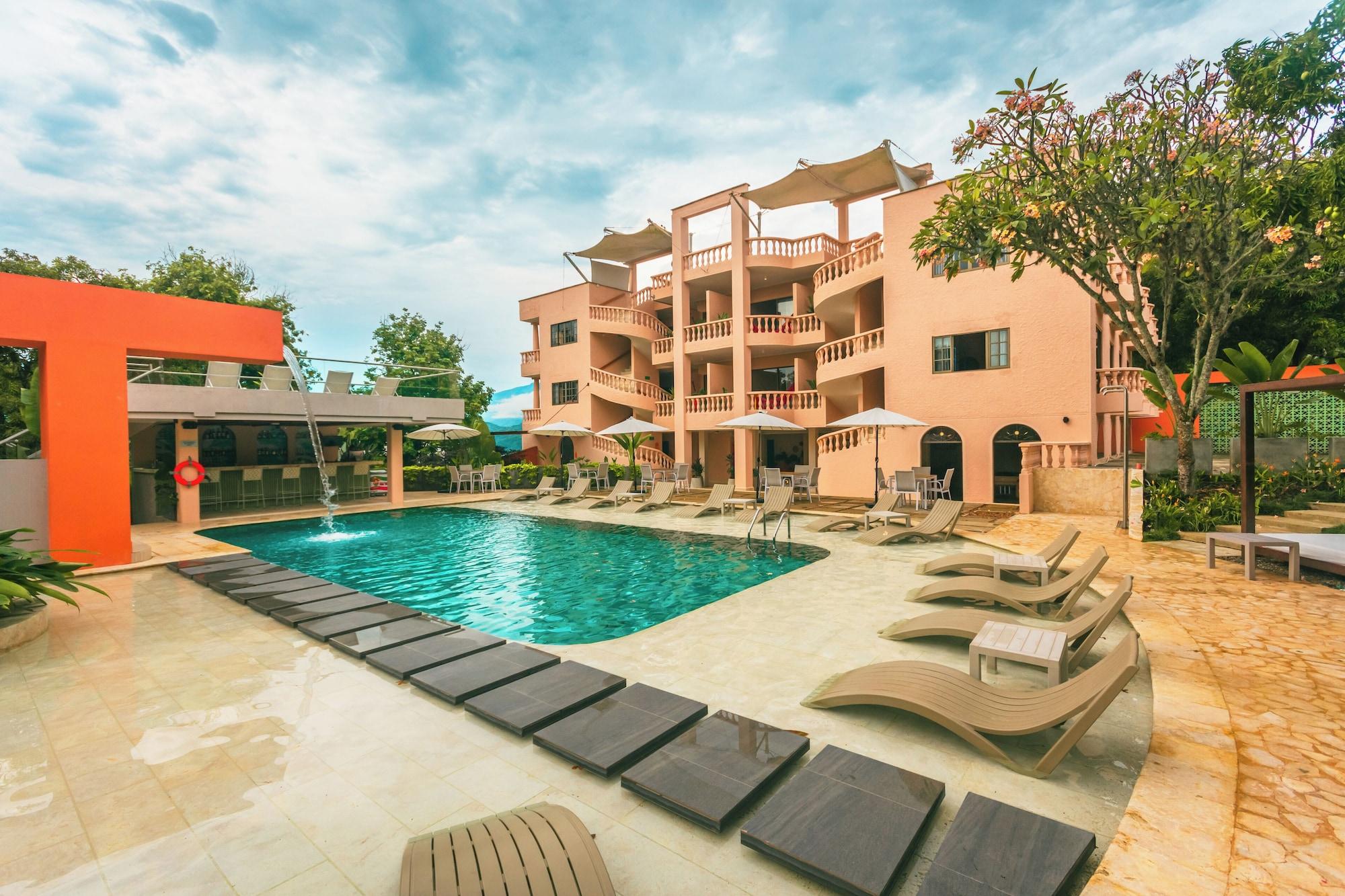 Vista Exterior Del Tropico Hotel