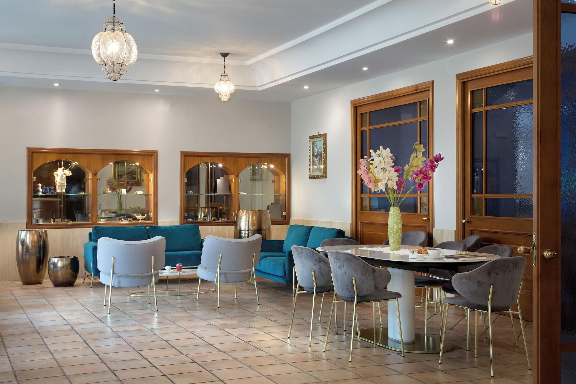 Vista Lobby Montespina Park Hotel