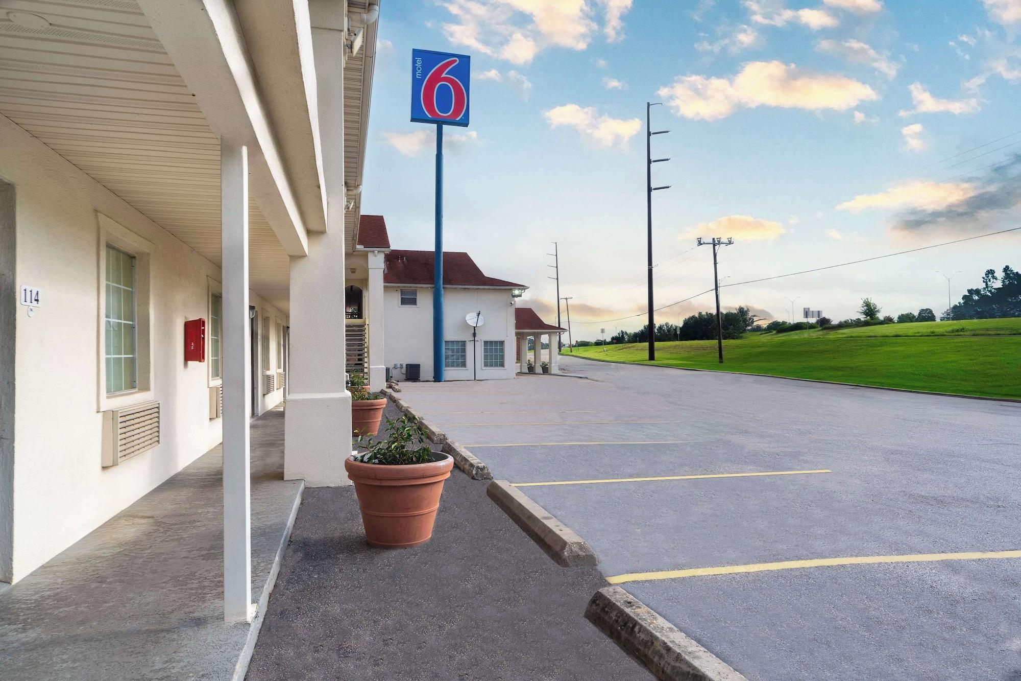 Vista Exterior Motel 6 Livingston, TX