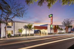 Alojamiento - Studio Inn and Suites at Promenade Downey