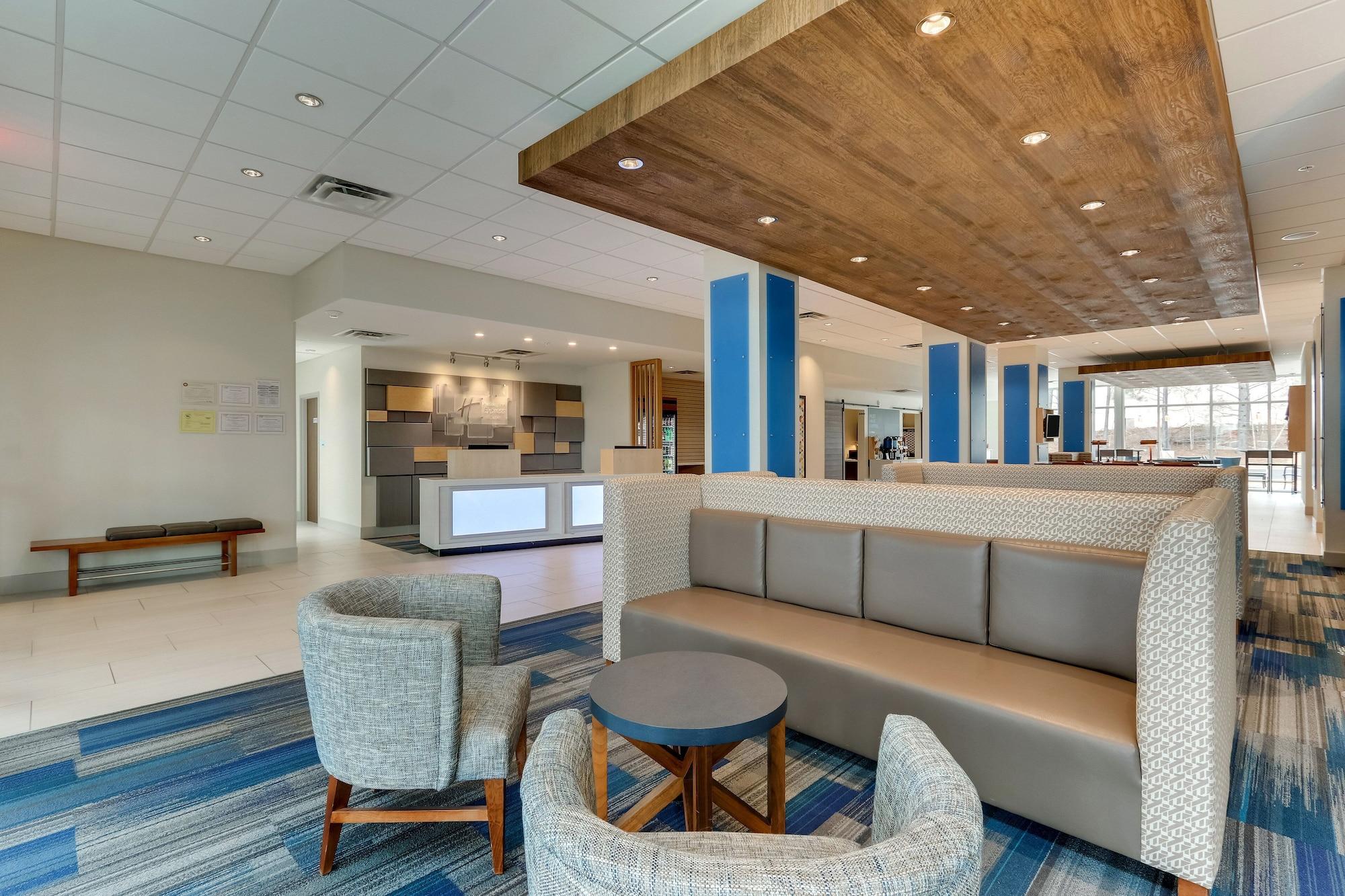 Vista Lobby Holiday Inn Express & Suites Dawsonville by IHG