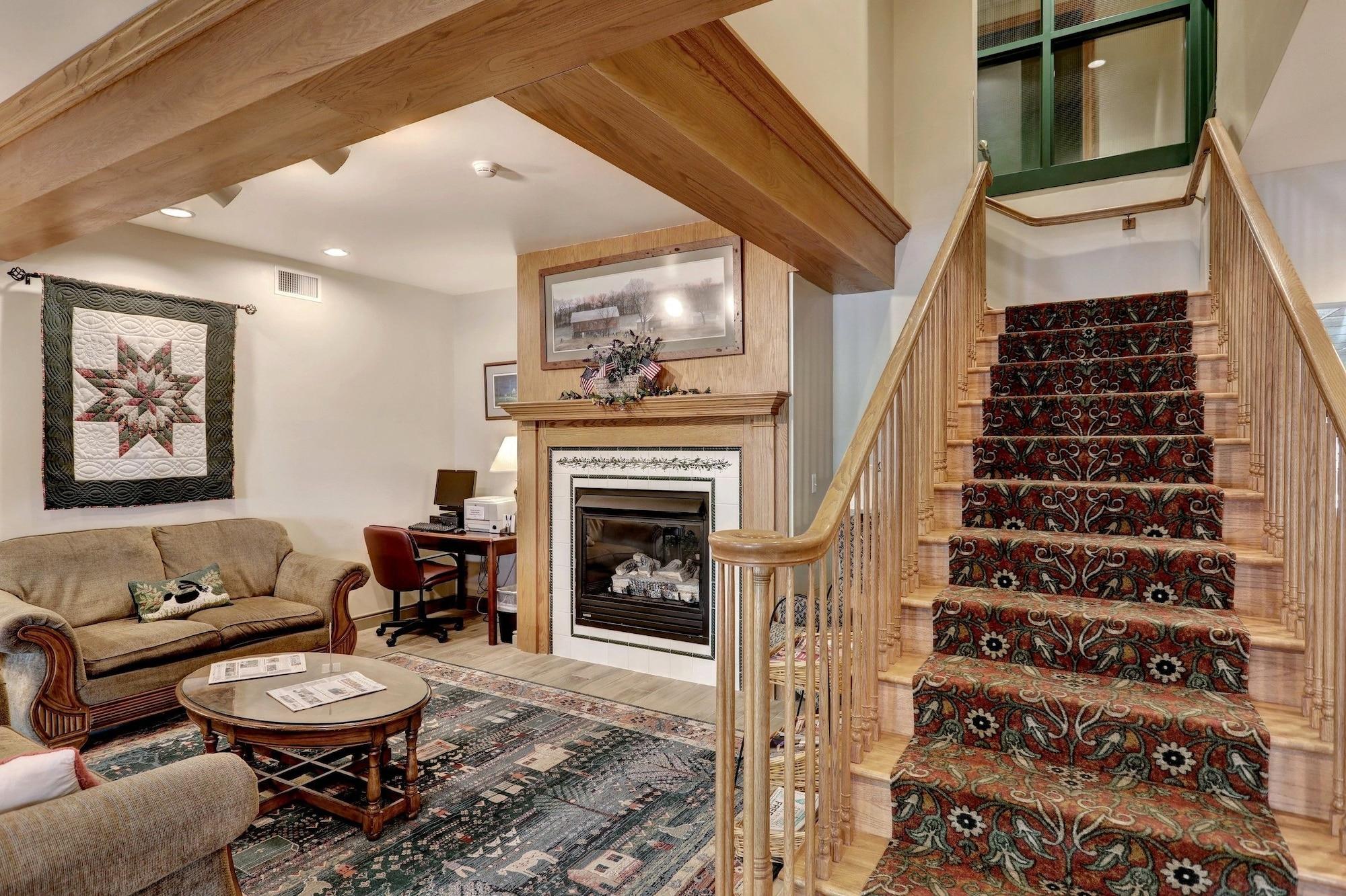 Vista Lobby Lancaster Inn and Suites