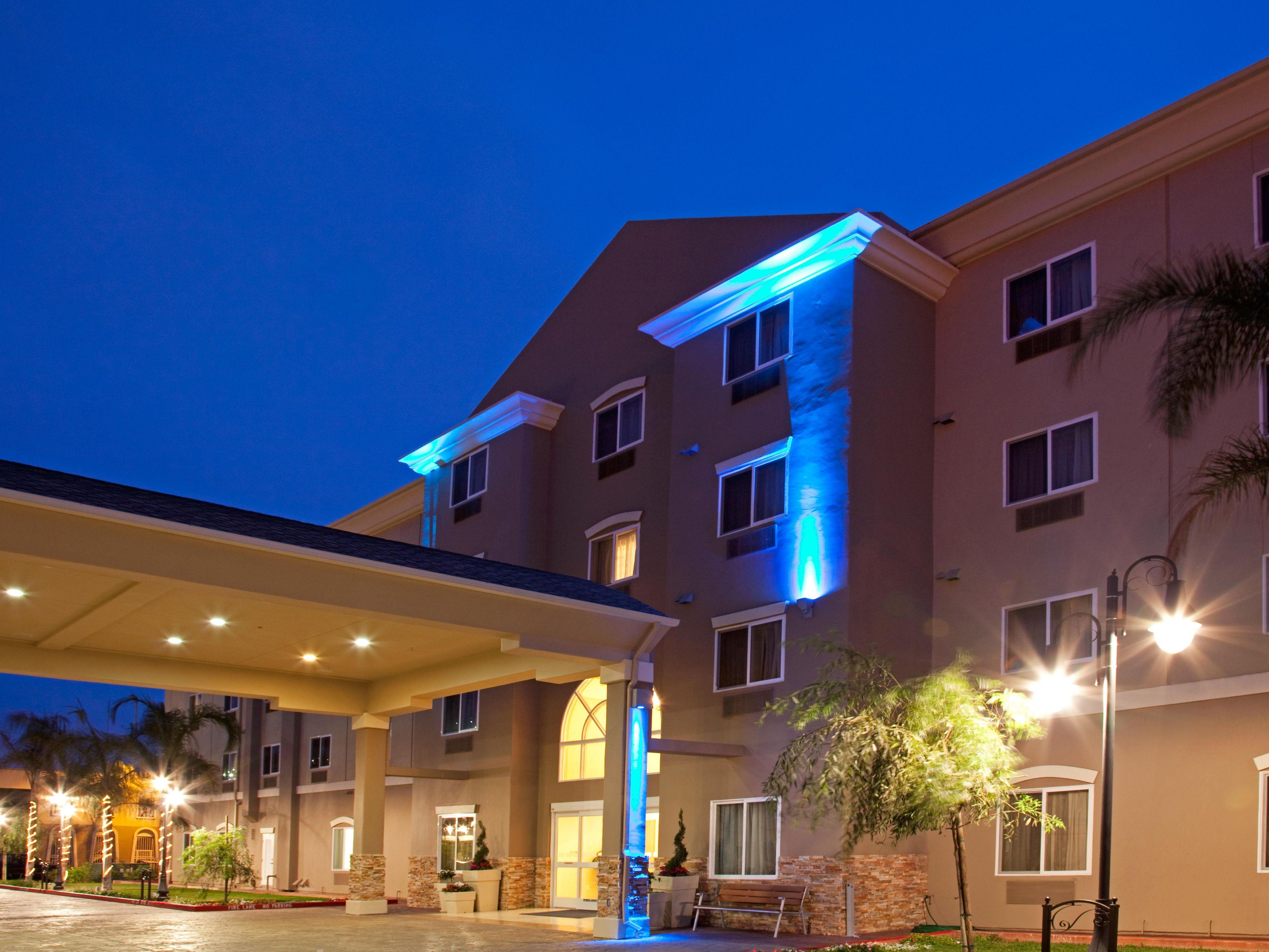 Exterior View Holiday Inn Express and Suites LAX - Hawthorne