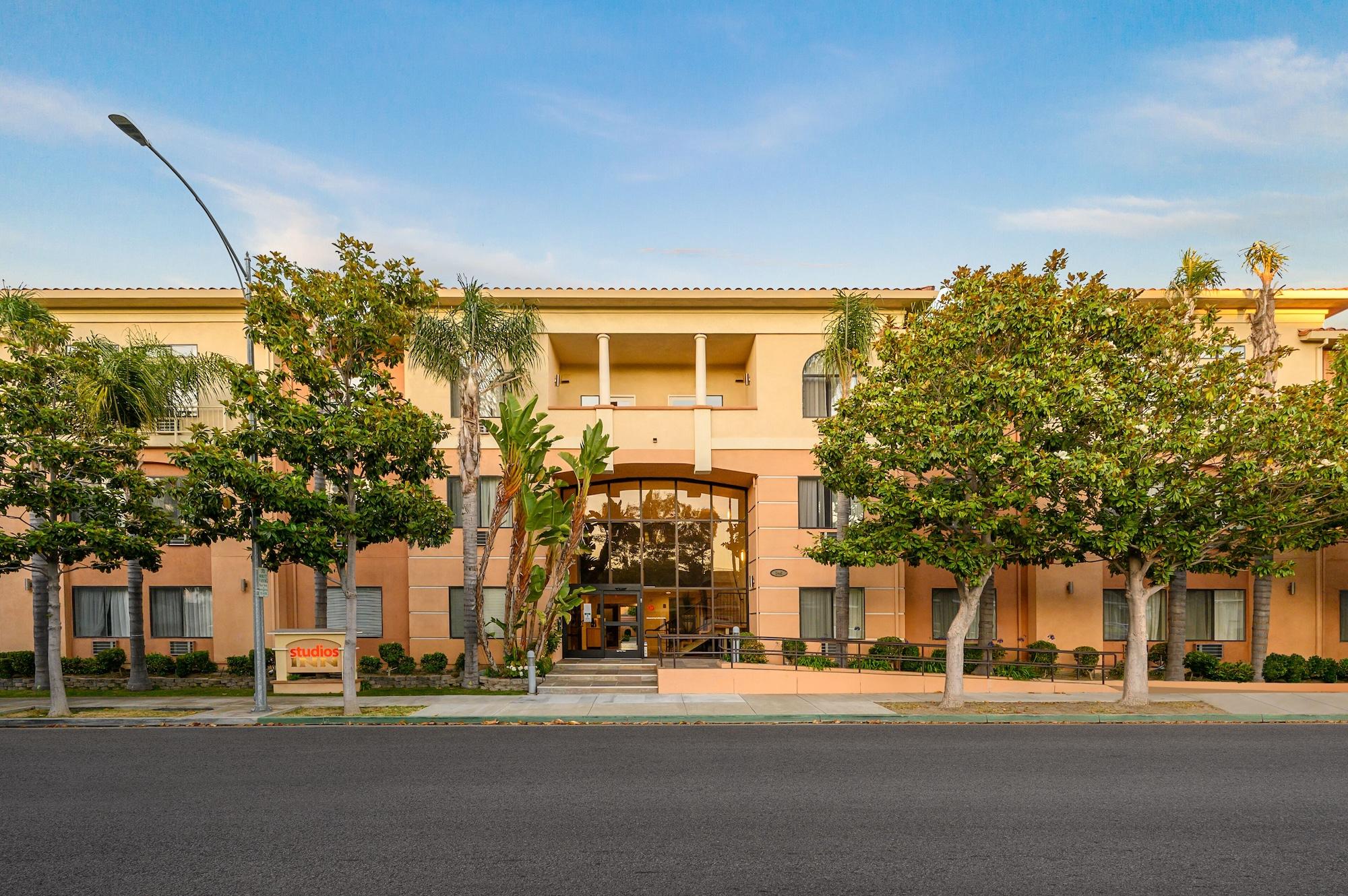 Vista Exterior Studios Inn