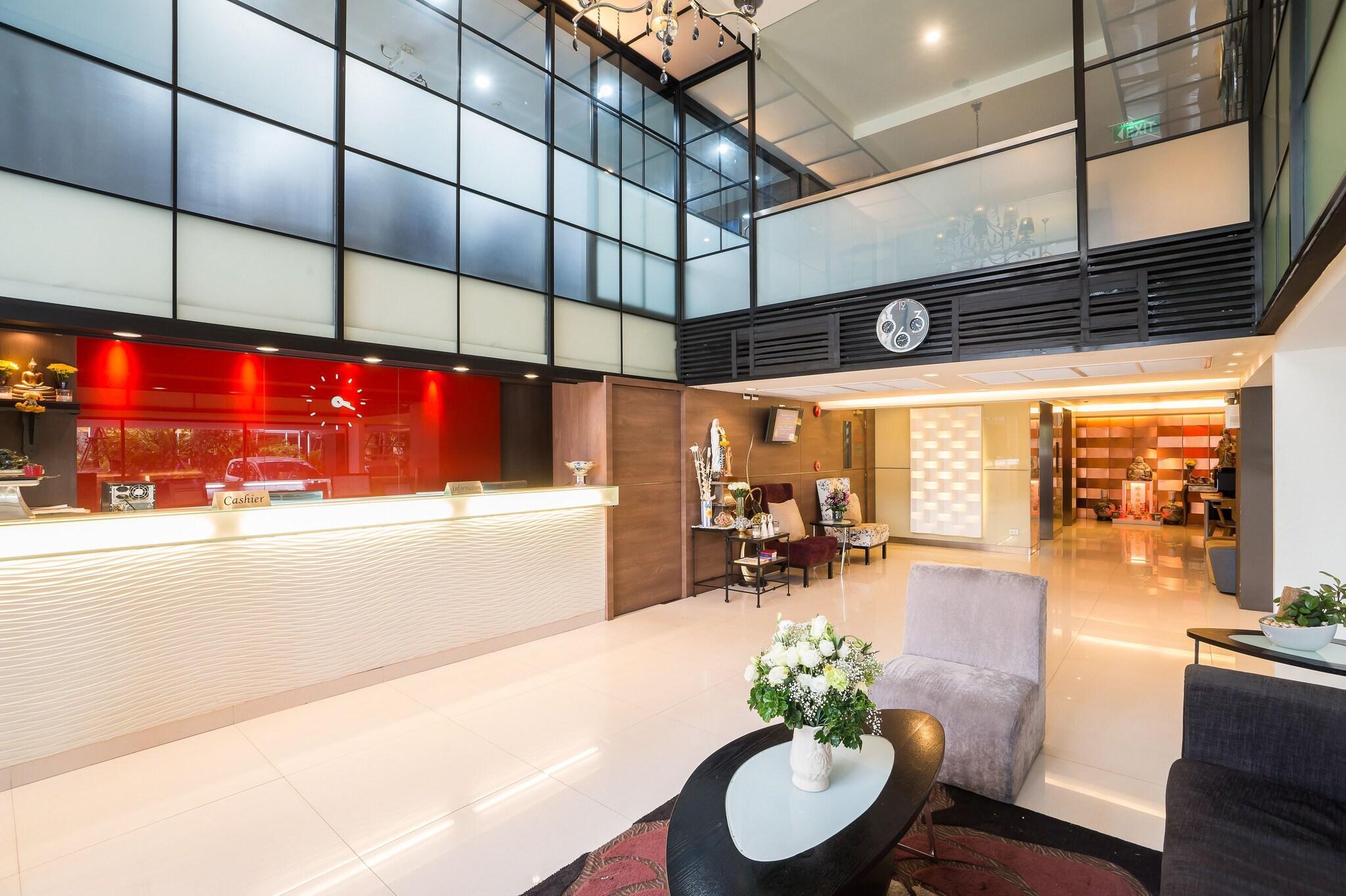 Vista Lobby Beyond Suite Hotel