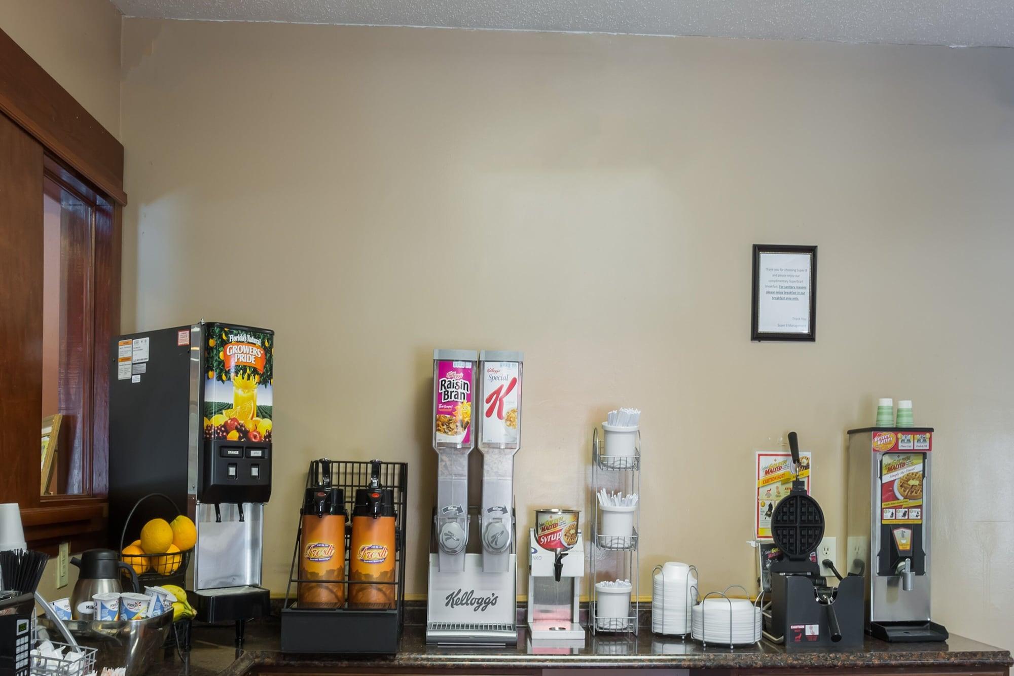 Restaurant Super 8 by Wyndham Norcross/I-85 Atlanta