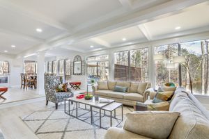 Alquiler Vacacional - Stylish Marietta Home w/ Deck - Near Truist Park!