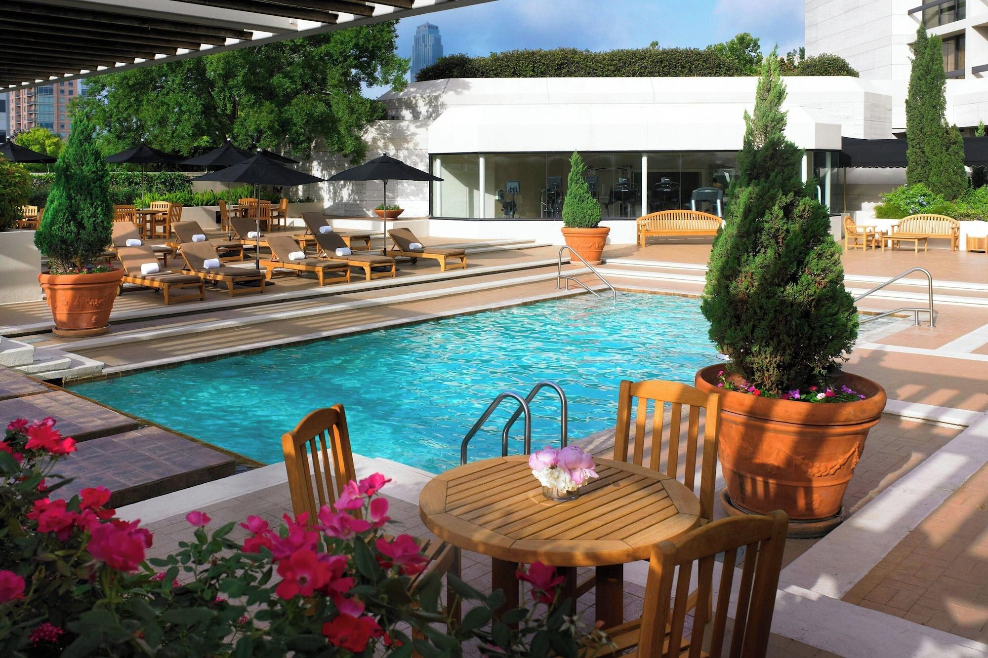 Vista Piscina Houston Grand Hotel - River Oaks