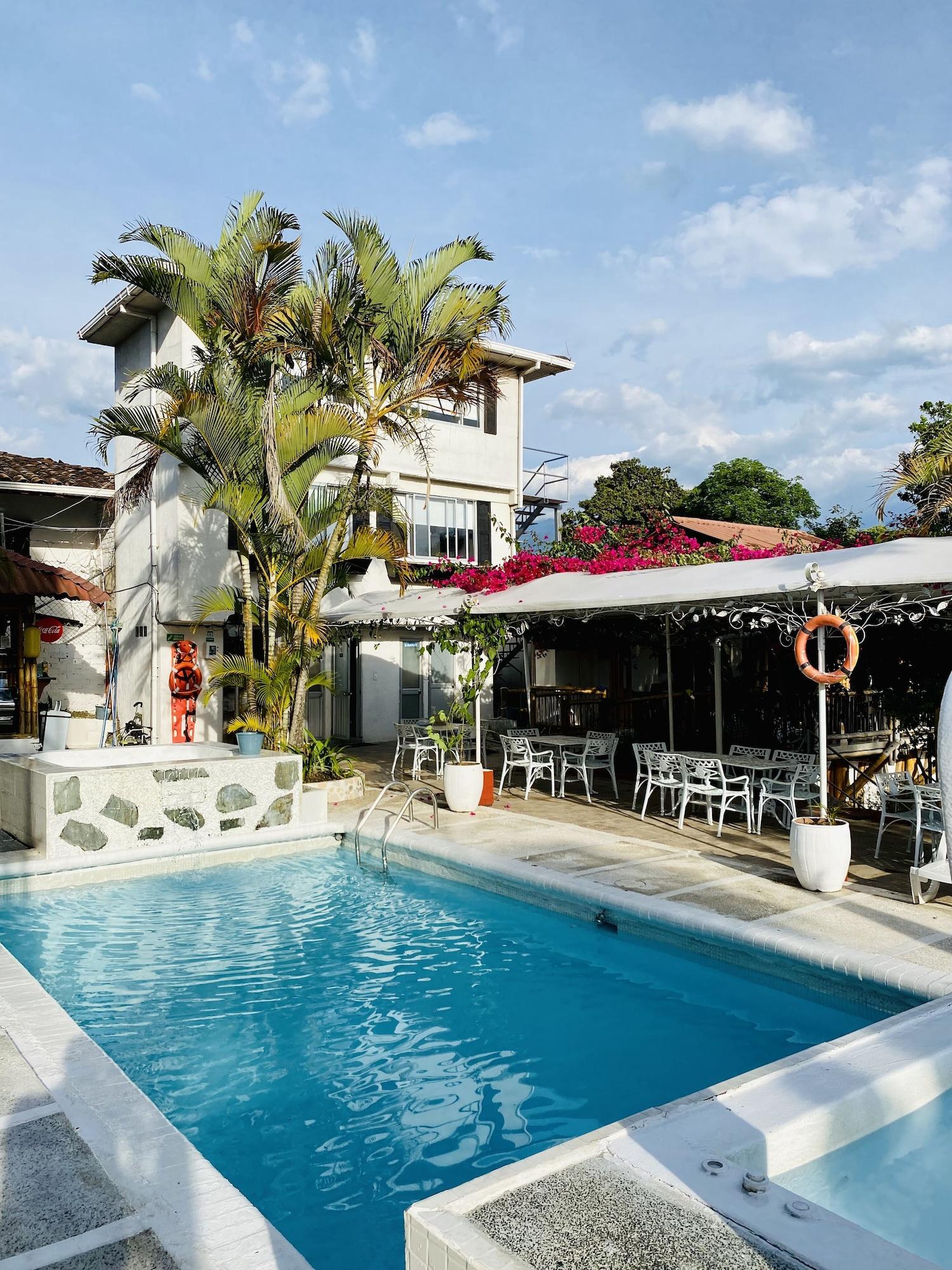 Vista Piscina Hotel West California