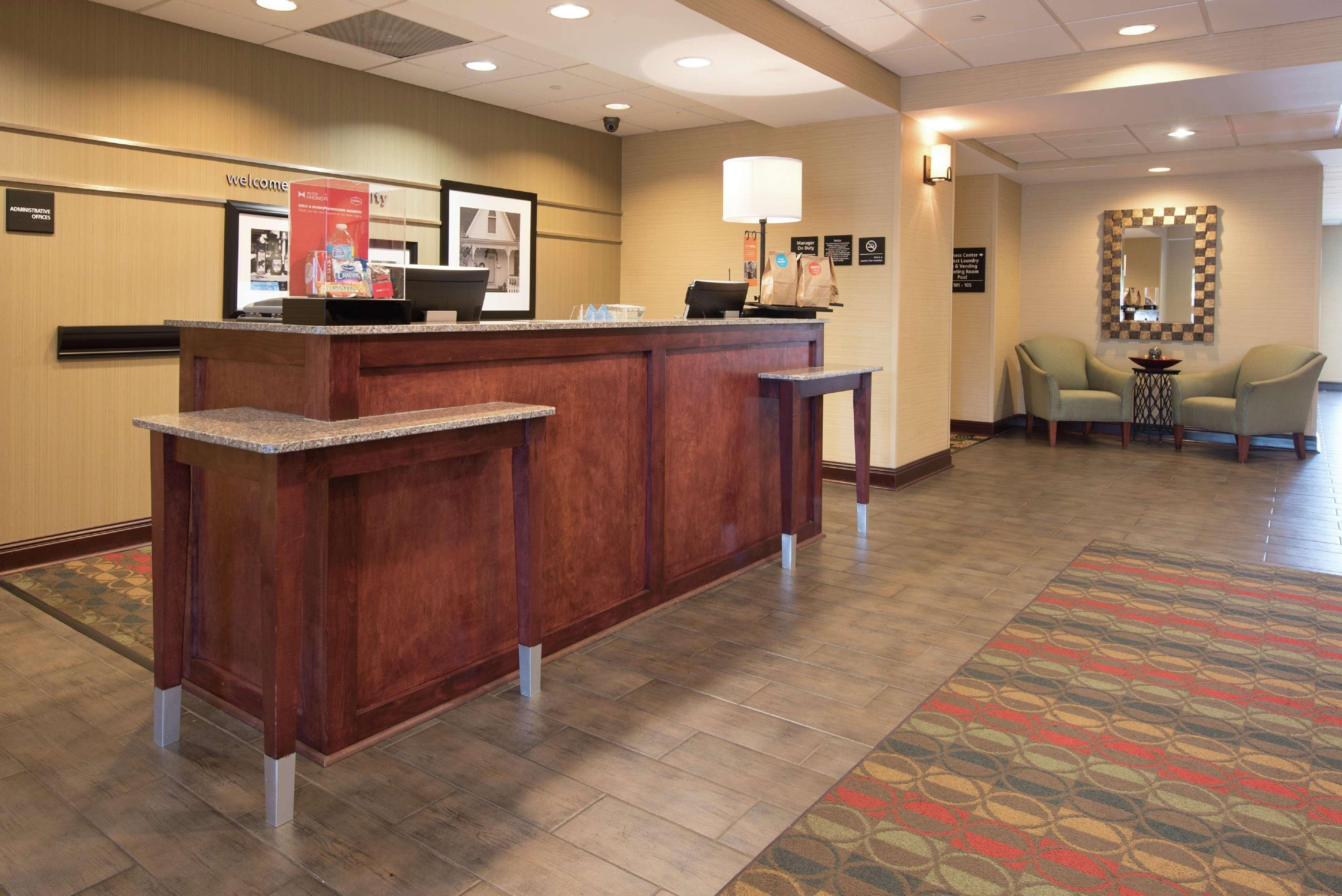 Vista Lobby Hampton Inn Yazoo City