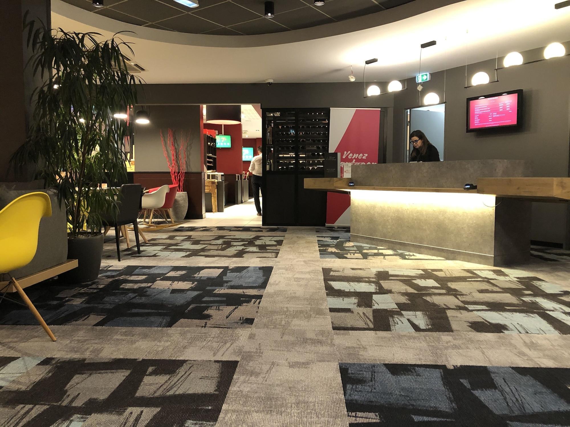 Vista Lobby ibis Lyon Caluire Cité Internationale