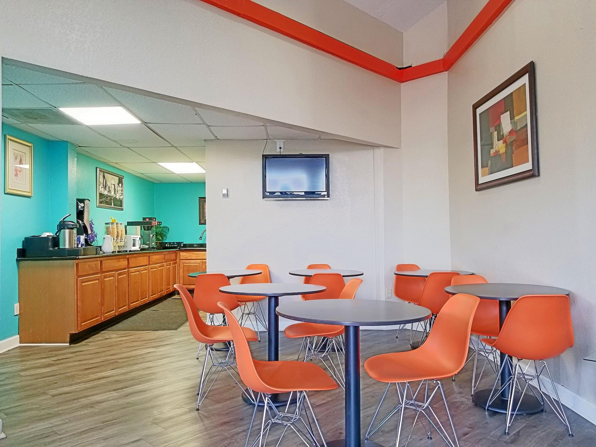Restaurant Howard Johnson by Wyndham Houston Hobby Airport