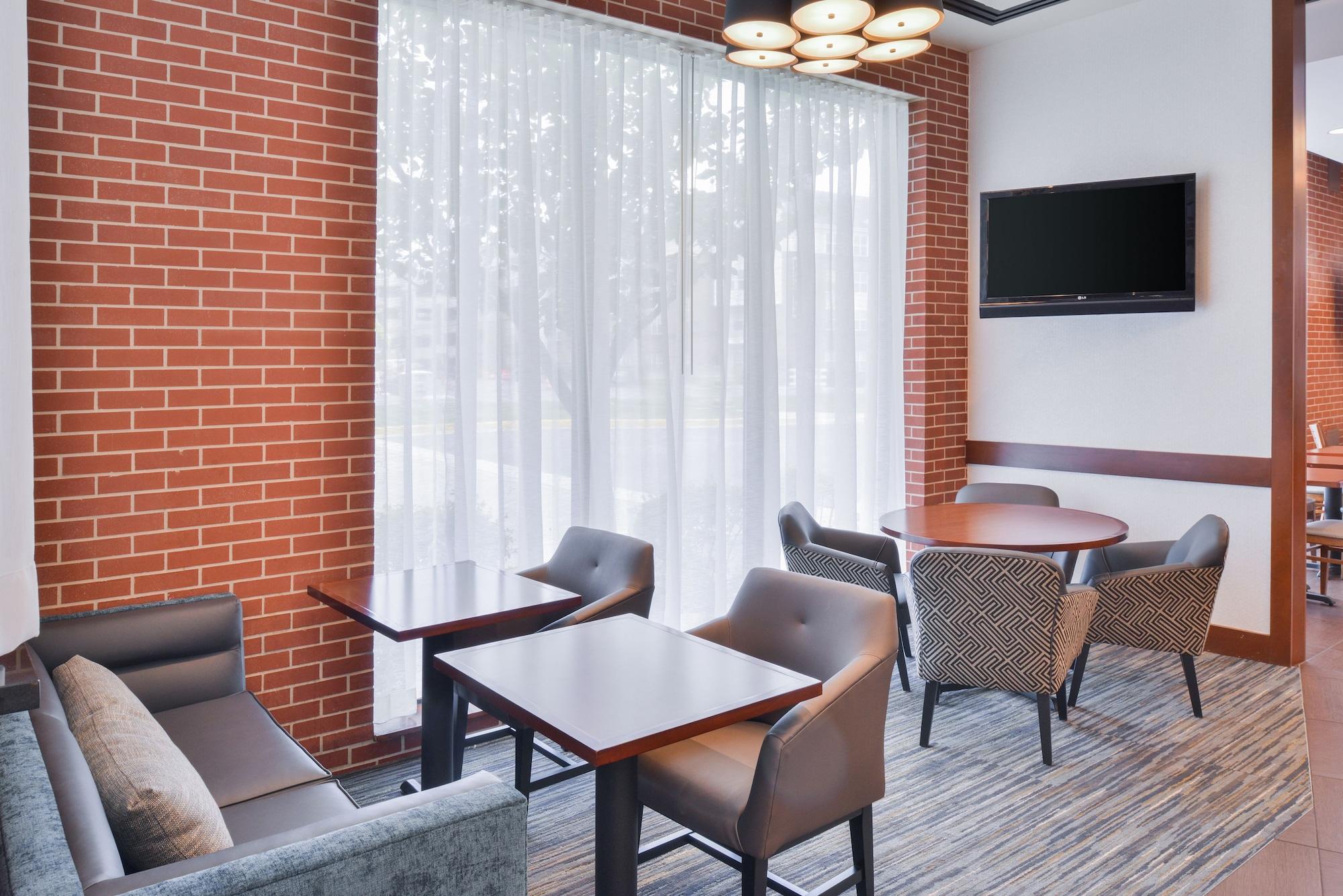 Restaurant Hyatt Place Herndon Dulles Airport East