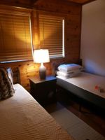 Alquiler Vacacional - Custom, quiet, hilltop country retreat on 5 acres. Private, secluded & secure.