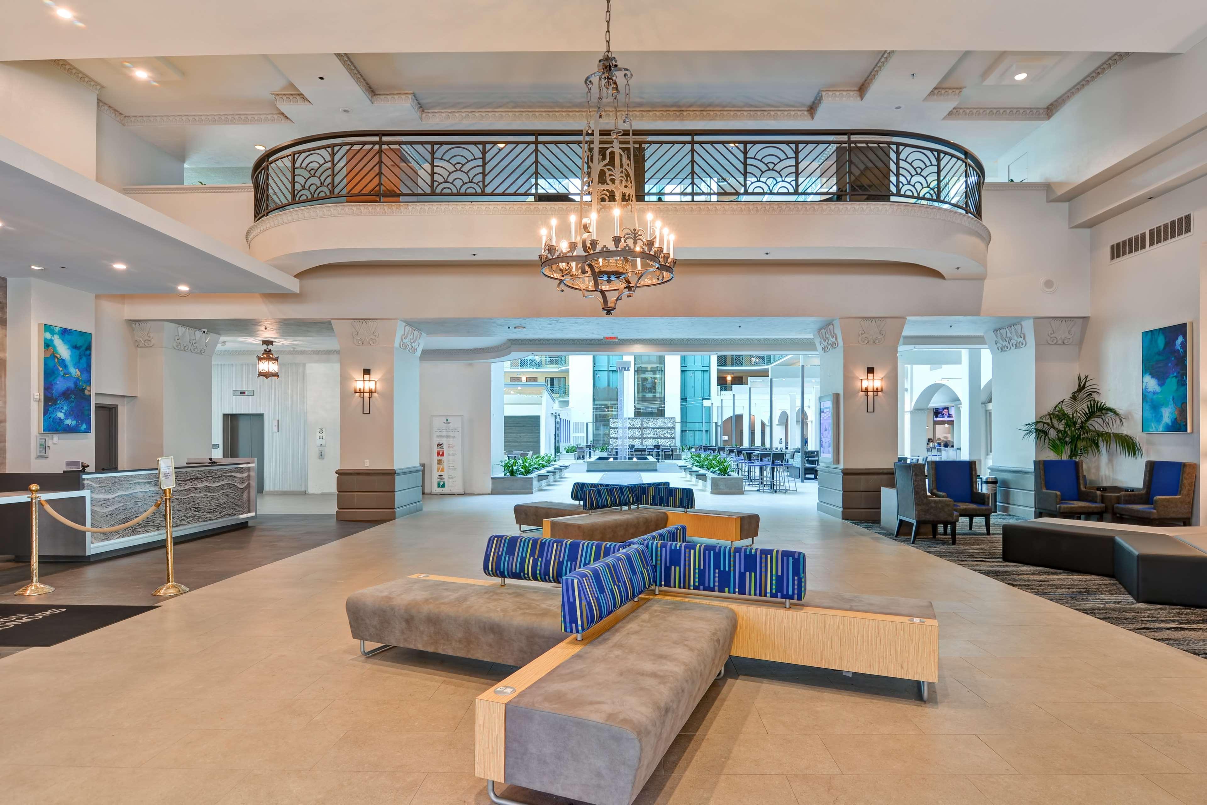 Vista Lobby Embassy Suites by Hilton Miami International Airport