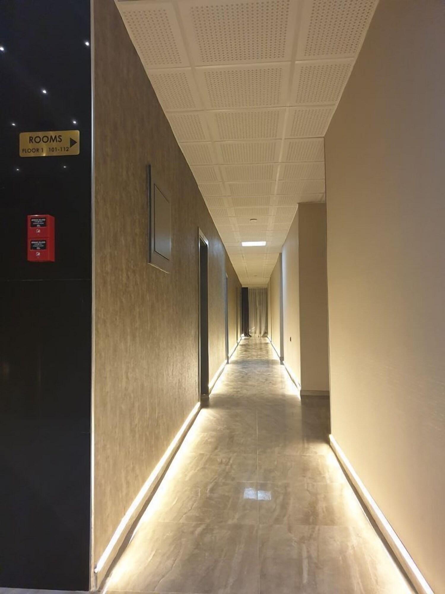 Varios Hotel International Palace