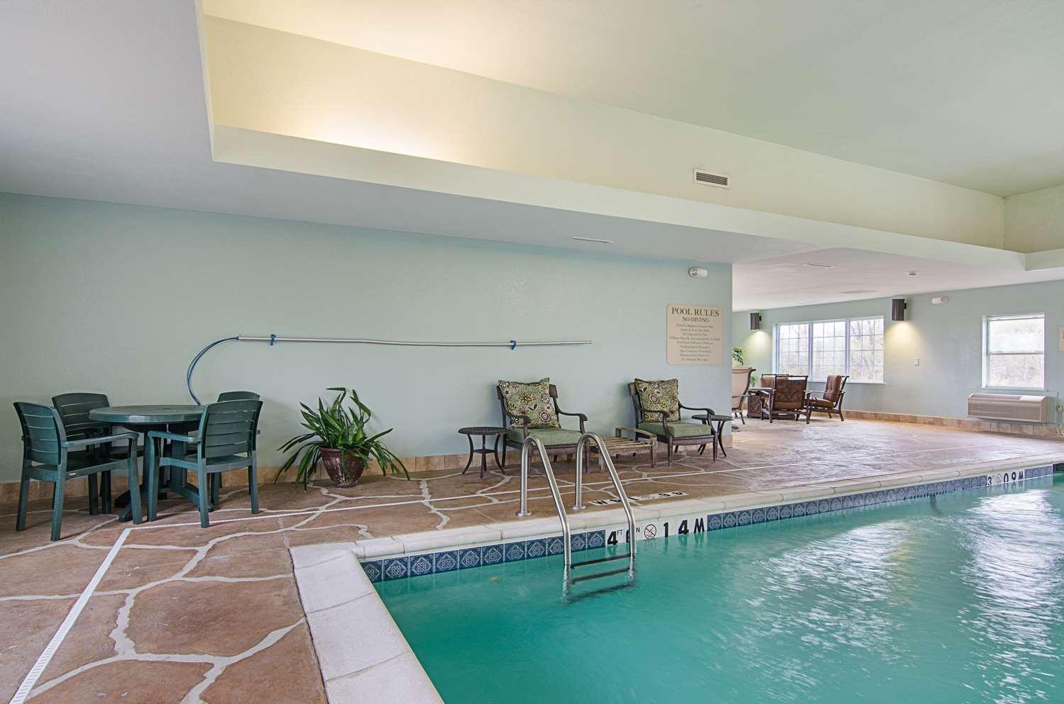 Vista Piscina Sleep Inn & Suites