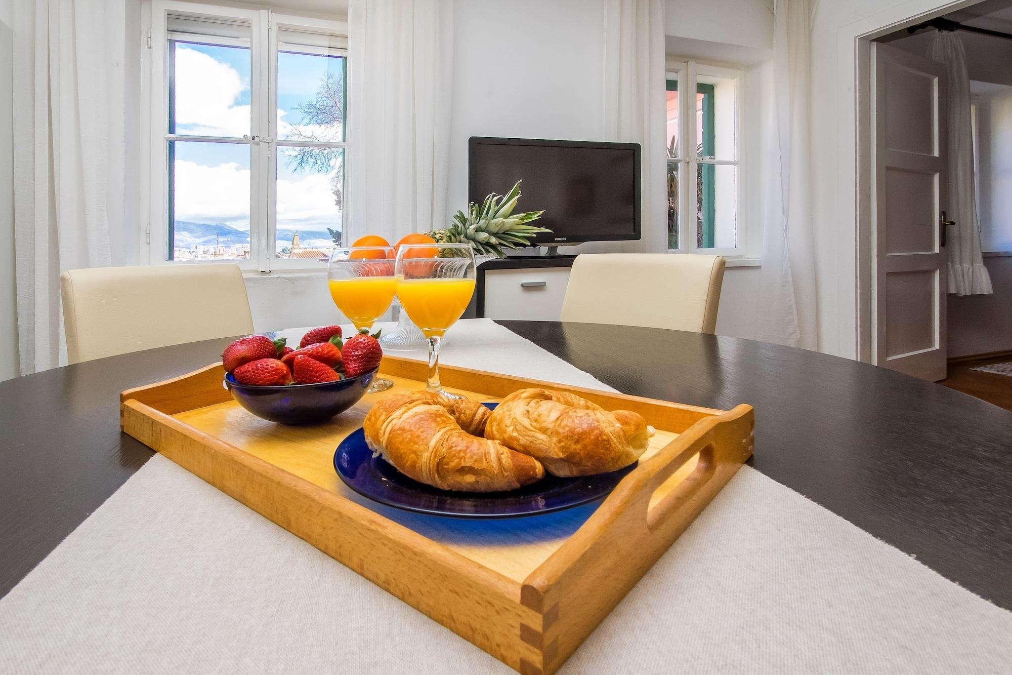 Varios Guest House Leta