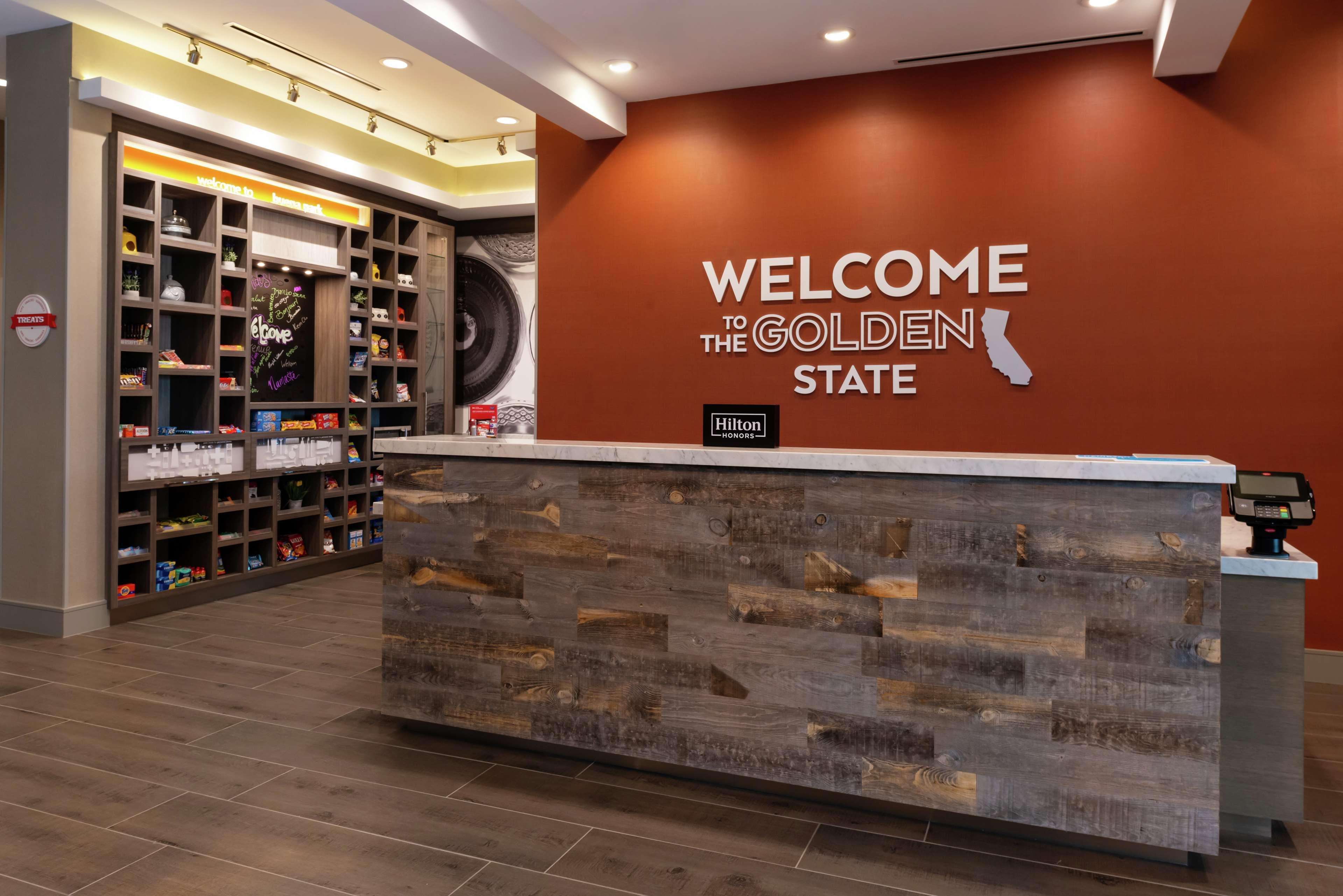 Vista Lobby Hampton Inn & Suites Buena Park