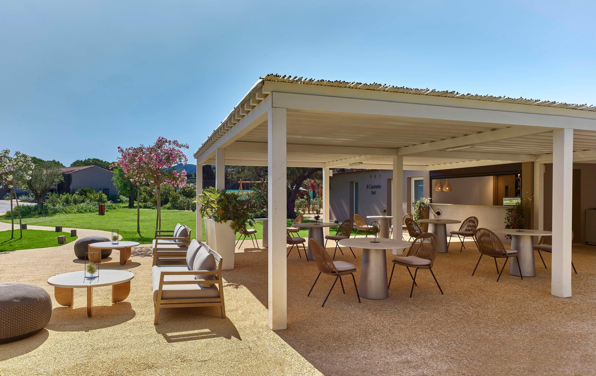 Vista Exterior Baia di Chia Resort Sardinia, Curio Collection by Hilton