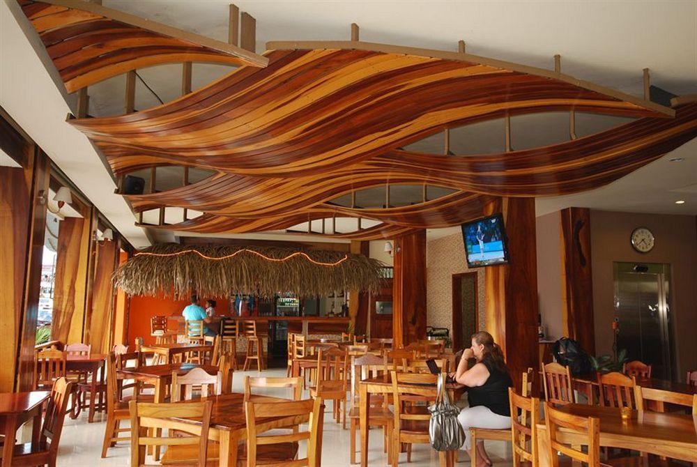 Bar/Salón Hotel La Fortuna