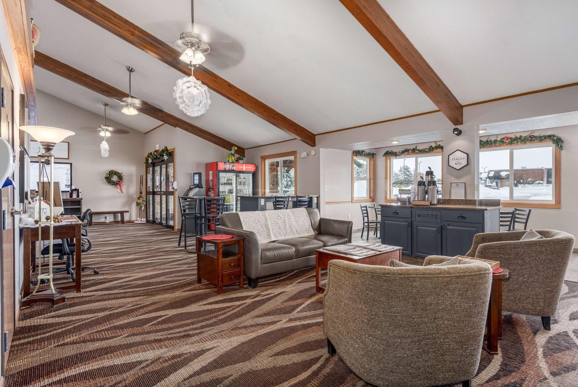 Vista Lobby AmericInn by Wyndham New Richmond