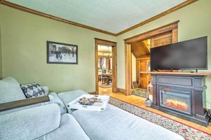 Alquiler Vacacional - Pet-friendly Osseo Home w/ Fire Pit & Yard!