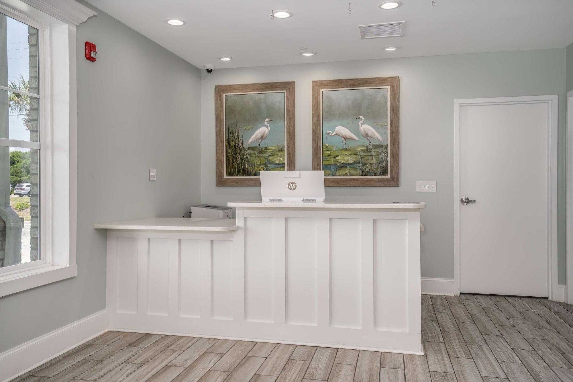 Vista Lobby Lighthouse Suites - Best Western Signature Collection
