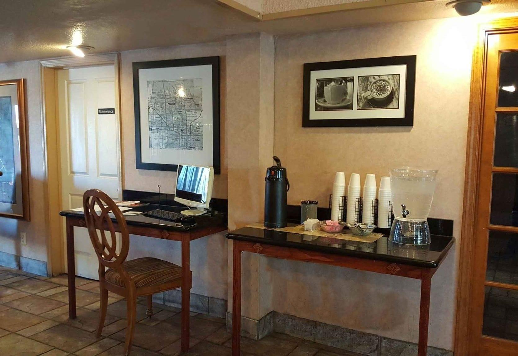 Bar/Salón Ocotillo Apartments & Hotel
