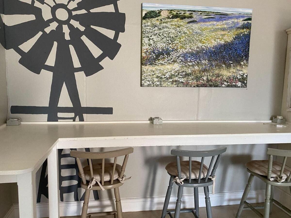 Restaurant Room-cozy Crner Kitehouse