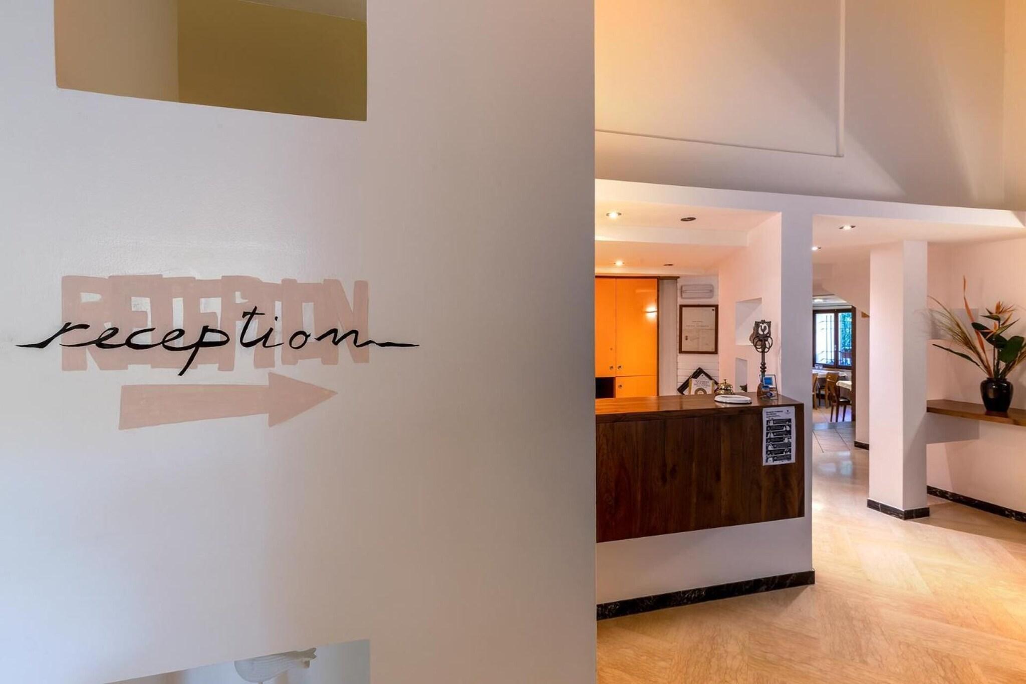 Vista Lobby Hotel La Tavernetta