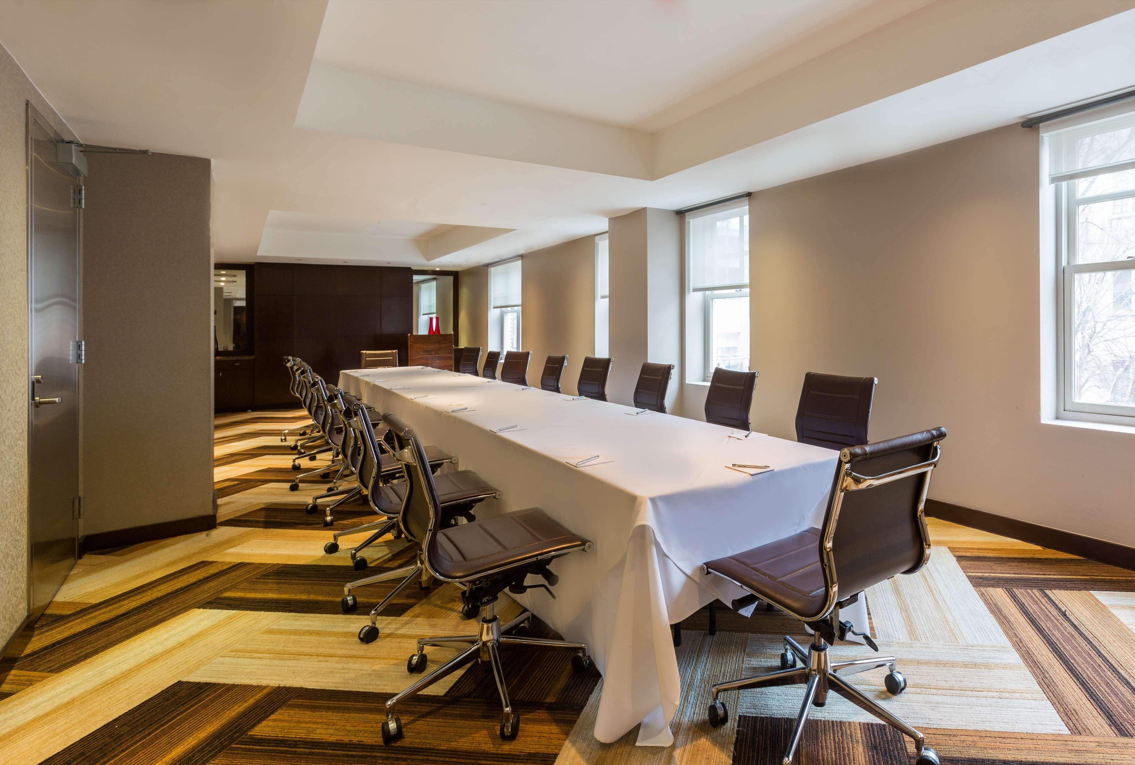 Sala de Reuniones The Sam Houston Hotel, Tapestry Collection by Hilton