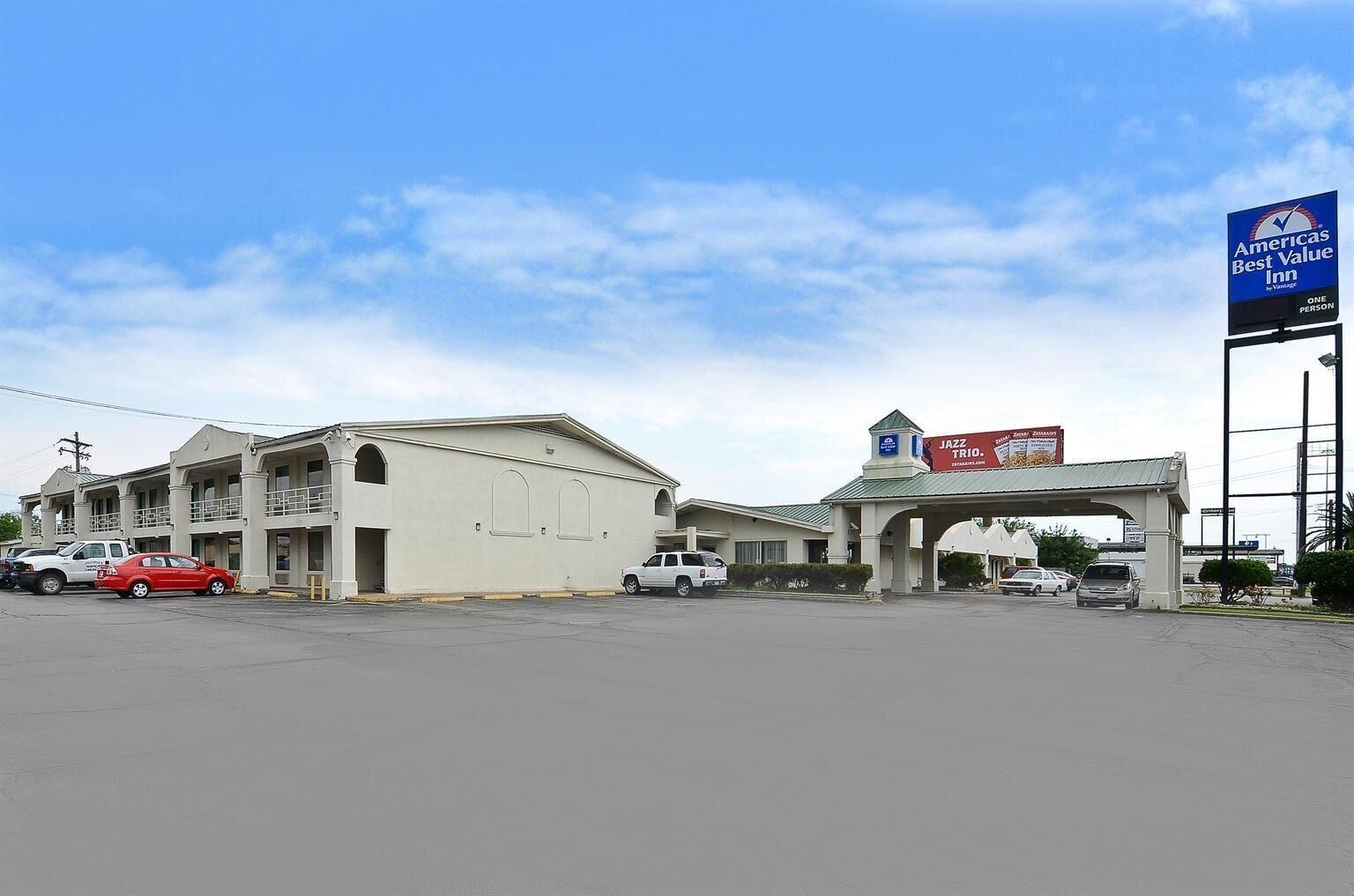 Varios Americas Best Value Inn Beaumont, TX