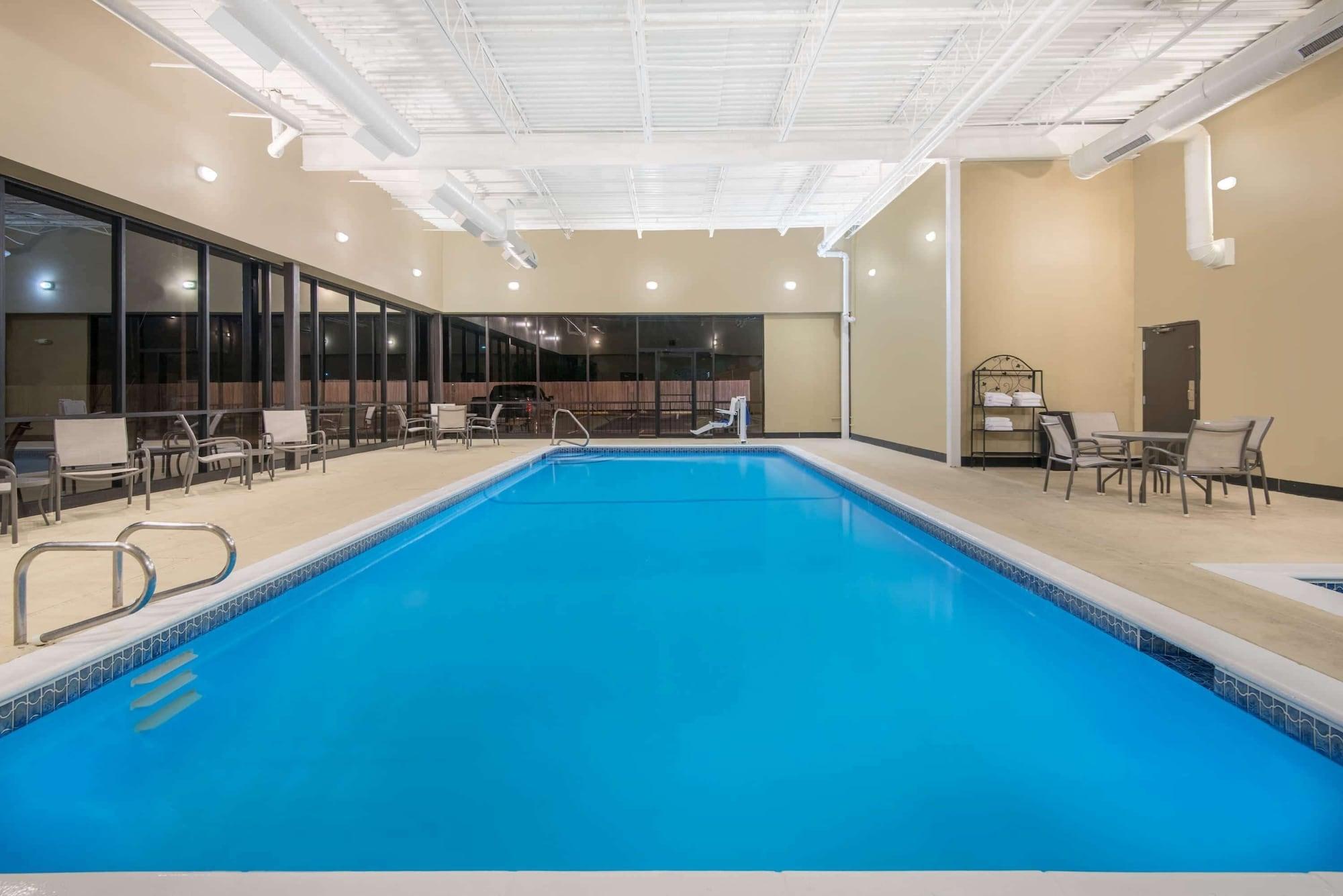 Vista Piscina Wyndham Garden Texarkana
