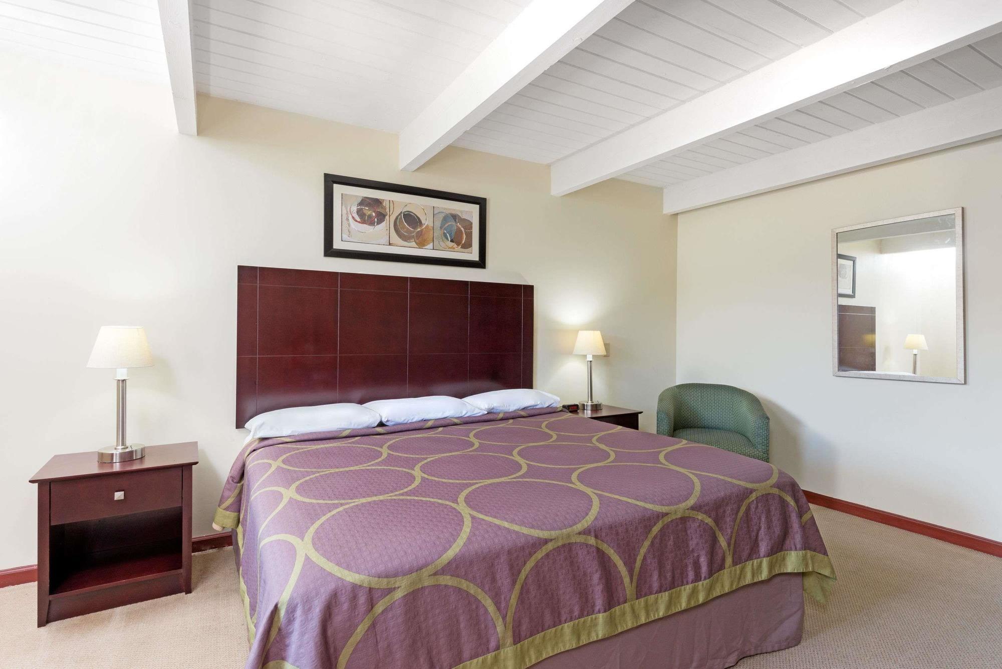 Vista Exterior Super 8 by Wyndham Beaver Falls