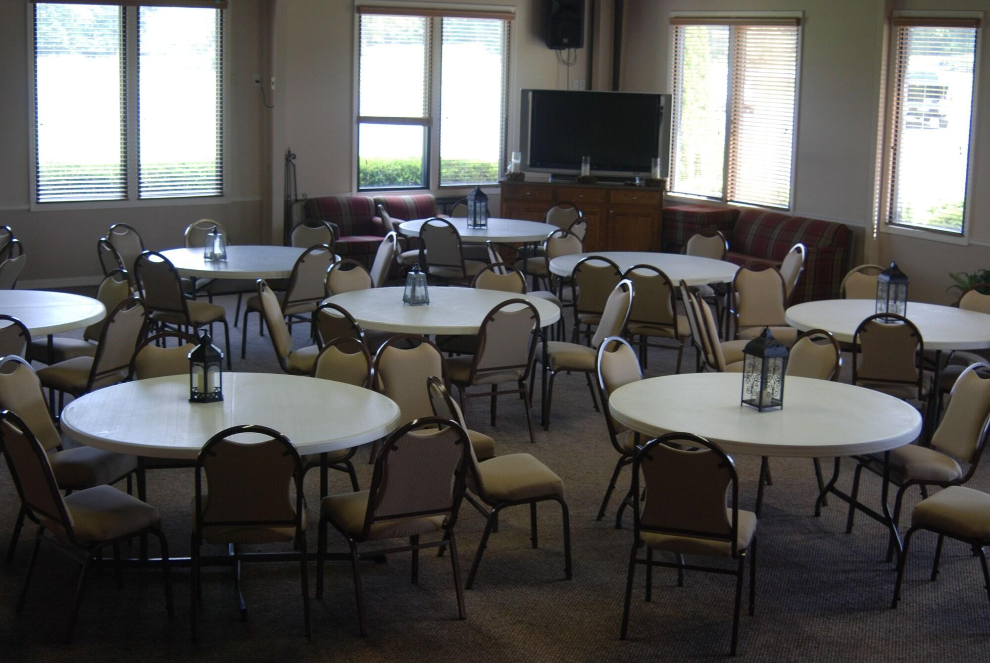 Sala de Reuniones The Golf Inn at QC Resort and RV
