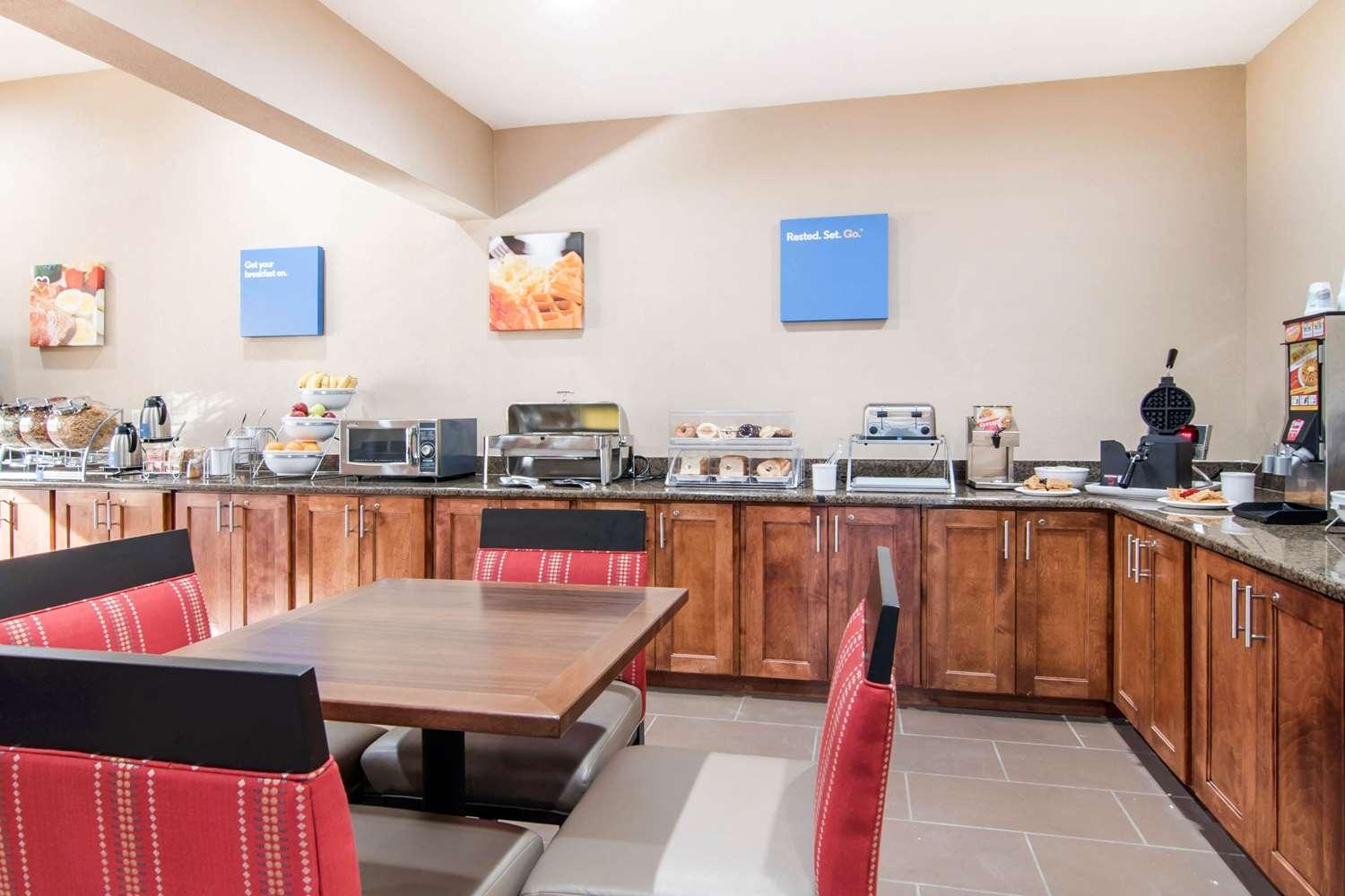 Restaurant Holiday Inn Express & Suites Junction City