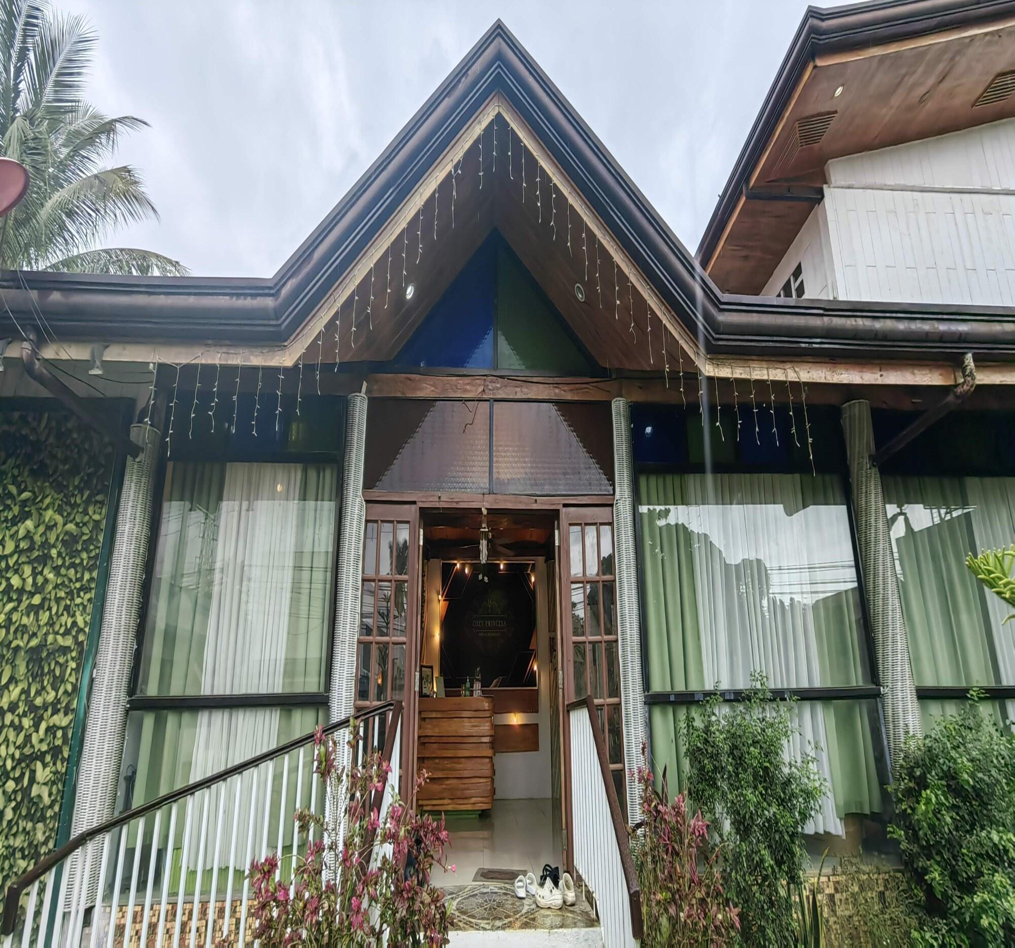 Varios Cozy Princesa Hotel