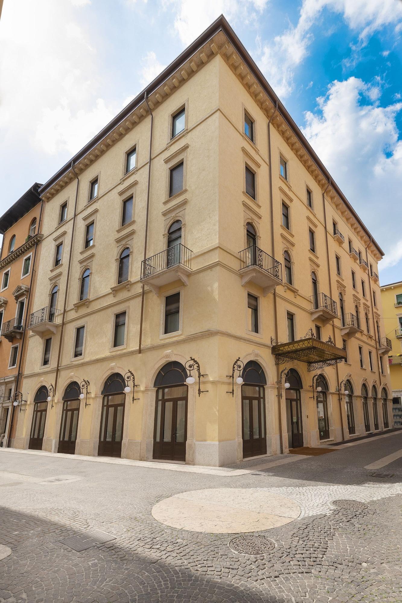 Vista Exterior Boutique hotel touring