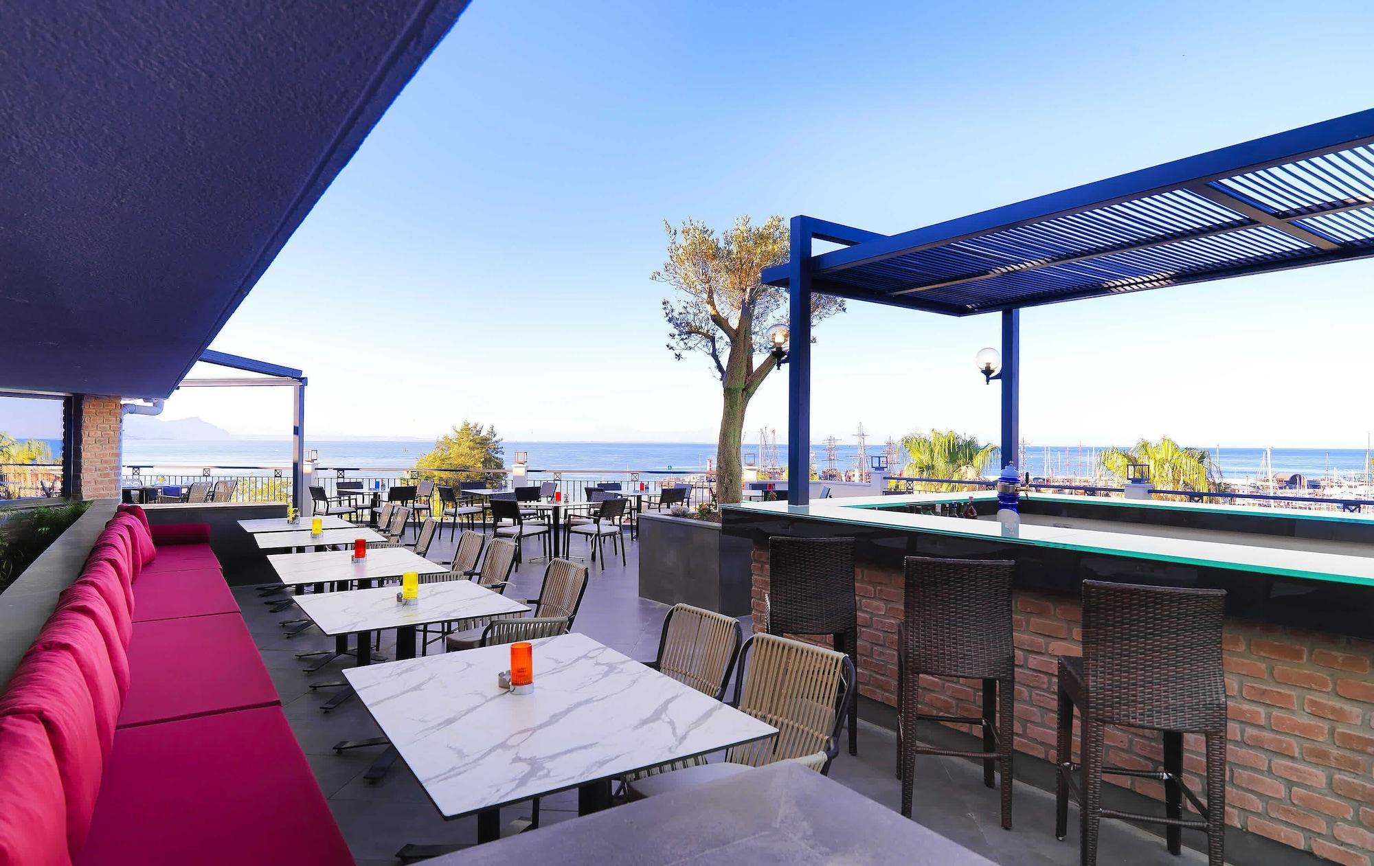 Bar/Salón Fun & Sun Active Imperial Turkiz Hotel