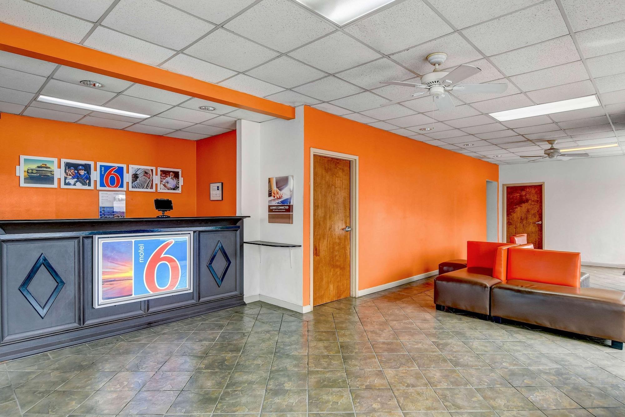Vista Lobby Motel 6 Calhoun, GA