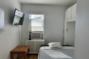 Alquiler Vacacional - Spacious Long Beach home, steps to beach & train