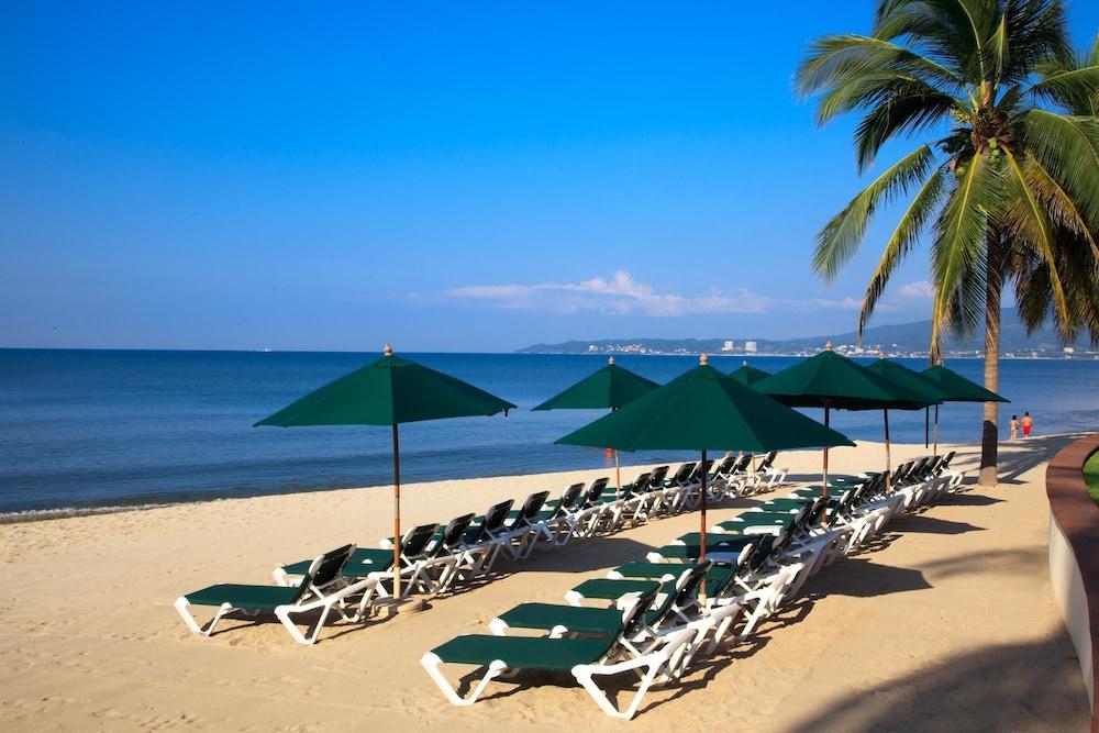 Beach Family Luxury Residences by Villa La Estancia Riviera