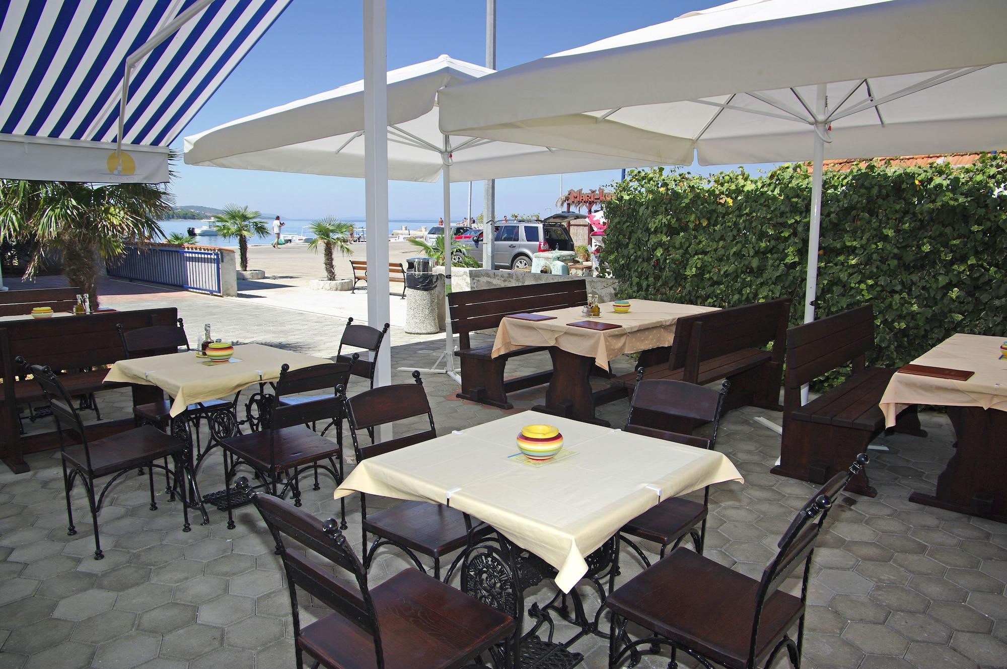 Restaurant Aparthotel Marina Gromela