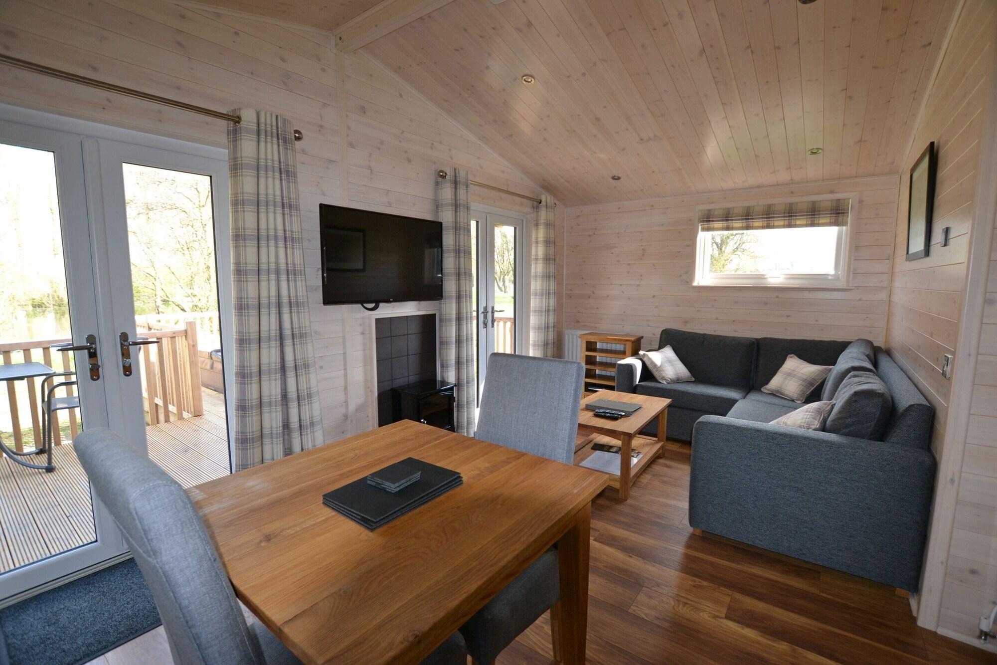 Bar/Salón The Chiltern Lodges at Upper Farm Henton