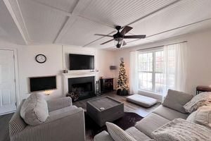 Alquiler Vacacional - Charming Lakehouse /w boat dock and heated pool