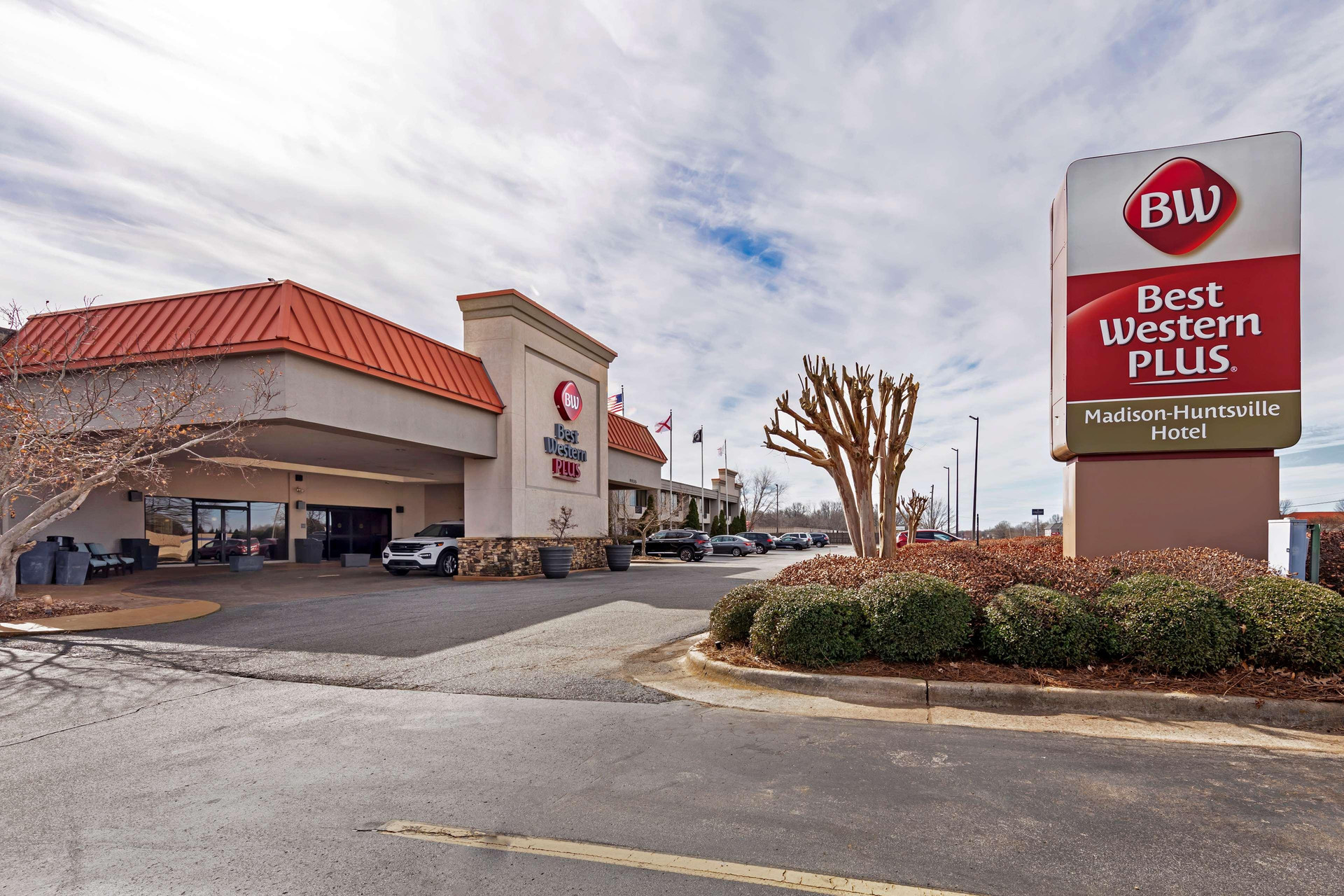 Vista Exterior Best Western Plus Madison-Huntsville Hotel